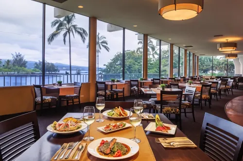 Hilo Hawaiian Hotel, Trademark Collection by Wyndham Ruokailu Photos