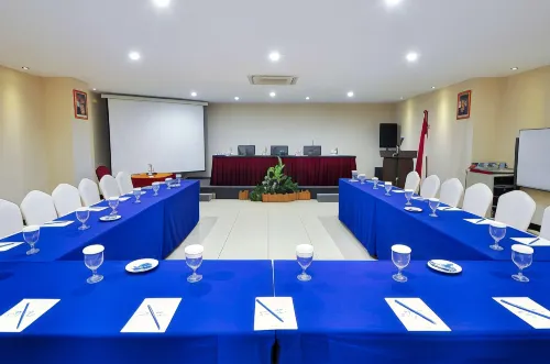 Daima Hotel Padang Fasilitas Bisnis Photos