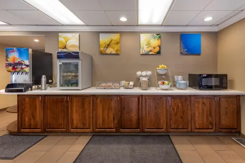 Comfort Suites Near Six Flags Magic Mountain Dining Photos