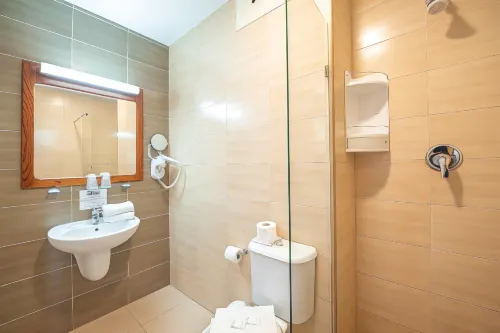 Gillieru Harbour Hotel Rooms Photos