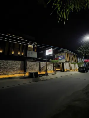 Padi Hotel Purwodadi À proximité de l'hôtel Photos