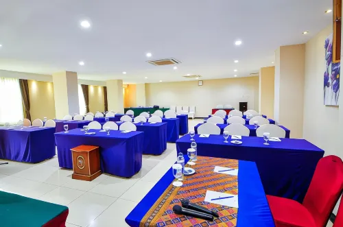 Daima Hotel Padang Fasilitas Bisnis Photos