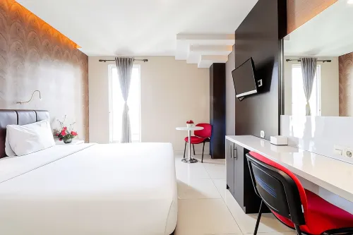Empress Hotel Makassar City Center by Life Photos