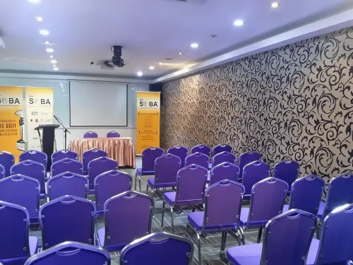 Biz Hotel Fasilitas Bisnis Photos