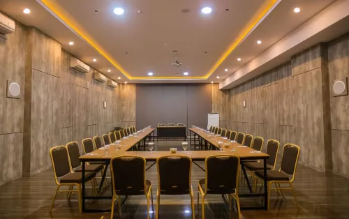 Pollos Hotel & Gallery Rembang Fasilitas Bisnis Photos
