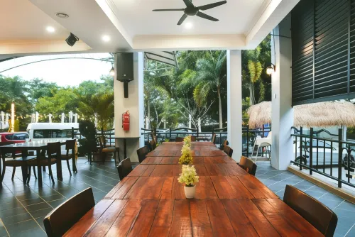 Leisure Cove Hotel and Apartments Restauration Photos