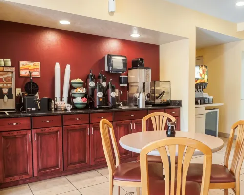 Econo Lodge Old Town Restauration Photos