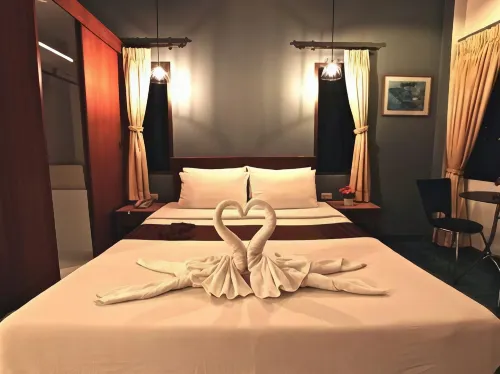 Sea Front Home Hotel - Patong Beach Photos