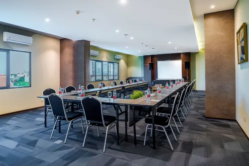 EASTERN HOTEL BOJONEGORO Fasilitas Bisnis Photos