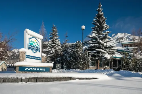 Pocaterra Inn and Waterslide Extérieur Photos