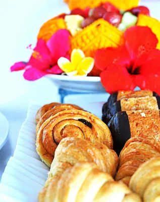 Harris Hotel Kuta Galleria - Bali Makanan Photos
