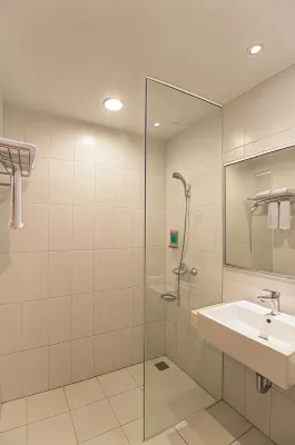 Burza Hotel Yogyakarta Kamar Photos