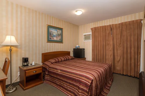 Canadas Best Value Inn Chinook Station Rooms Photos