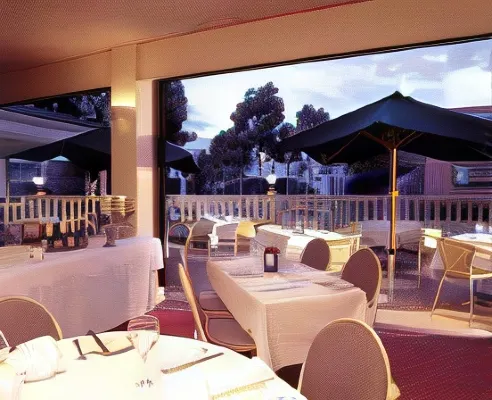 Crest on Barkly Hotel Dining Photos