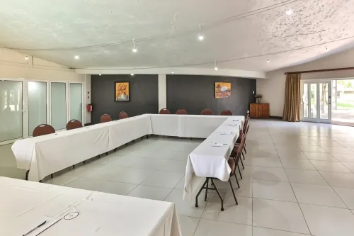 Protea Hotel Oudtshoorn Riempie Estate Espaces Affaires Photos