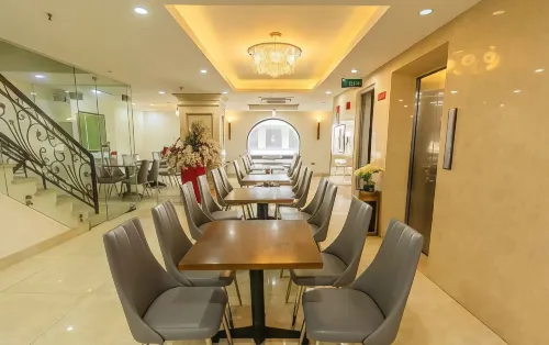 Khách sạn Royal Charm Ăn uống Photos