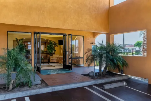 Quality Inn & Suites Westminster Seal Beach Public Areas Photos