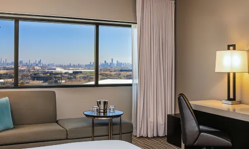 DoubleTree by Hilton Hotel Newark Airport Rooms Photos