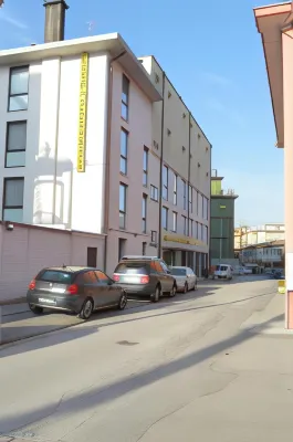 Hotel Alexander Exterior Photos