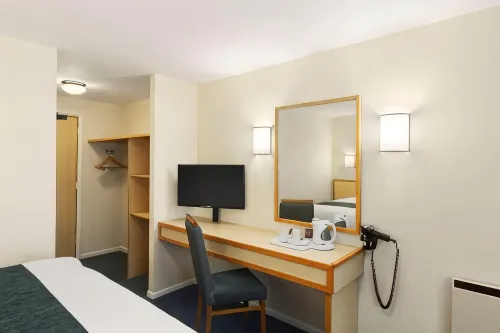 Days Inn by Wyndham Sutton Scotney South Photos