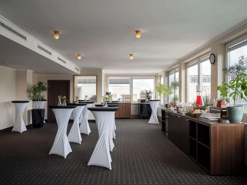 Flemings Hotel Frankfurt Main-Riverside Dining Photos