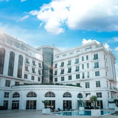 Wellborn Luxury Hotel Exterior Photos