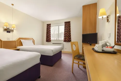 Days Inn by Wyndham Sevenoaks Clacket Lane Rooms Photos