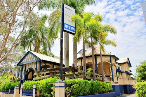 Brisbane Manor Exterior Photos
