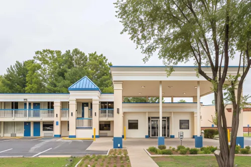 Days Inn by Wyndham Fredericksburg North Exterior Photos