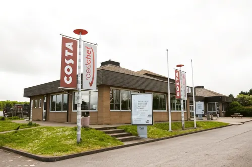 Days Inn by Wyndham Sutton Scotney South Außen Photos