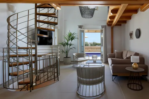 Sea Breeze Santorini Beach Resort, Curio Collection by Hilton Chambres Photos