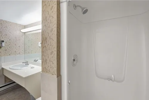 Super 8 by Wyndham Niagara Falls North Photos
