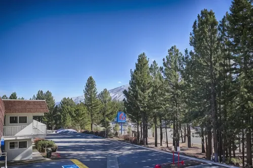 Motel 6 Mammoth Lakes, CA À proximité de l'hôtel Photos