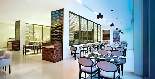 Vivanta Chennai IT Expressway OMR Dining Photos
