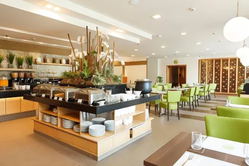The Linden Suites Restauration Photos