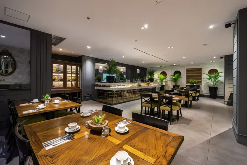 Oakwood Suites Kuningan Jakarta Restauration Photos