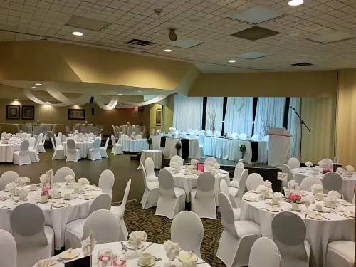 Ramada by Wyndham London Restauration Photos
