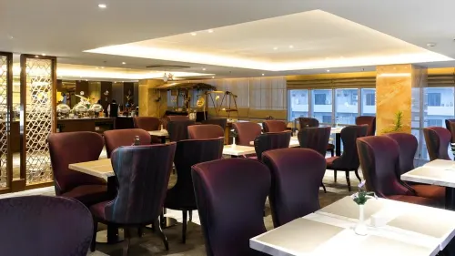 Louis Kienne Hotel Pandanaran Dining Photos