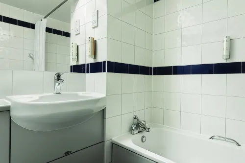 Days Inn by Wyndham Warwick South M40 Rooms Photos
