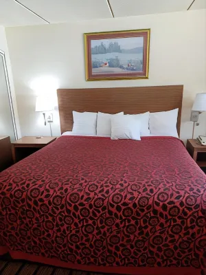 Days Inn & Suites by Wyndham Laredo Photos