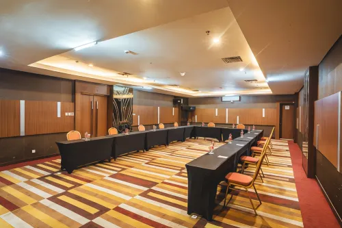 The Falatehan Hotel By Safin Business Facilities Photos