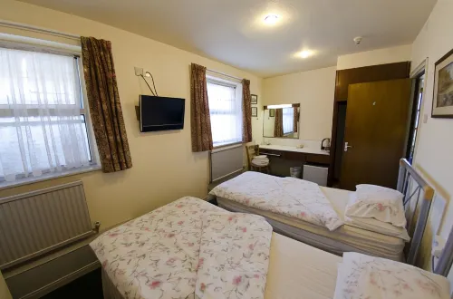 Oakwood Bed and Breakfast Heathrow Rooms Photos