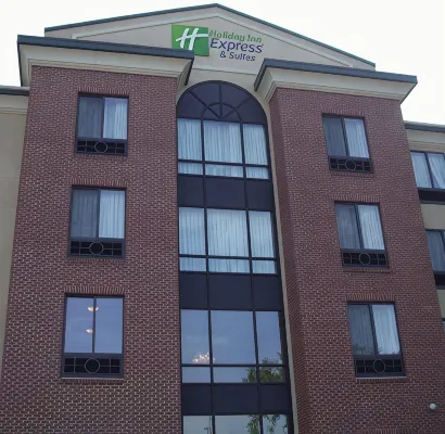 Holiday Inn Express & Suites Cleveland-Richfield Exterior Photos