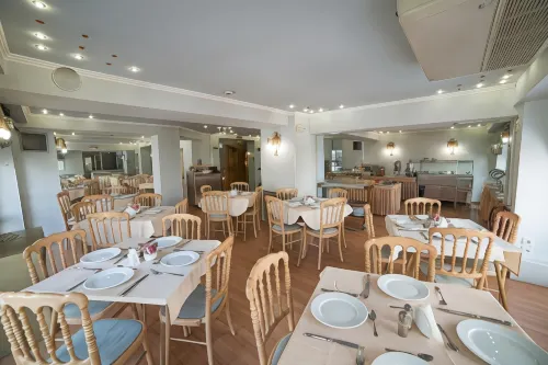 Delphi Art Hotel Dining Photos