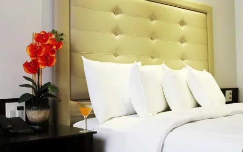 Castle Peak Hotel Rooms Photos