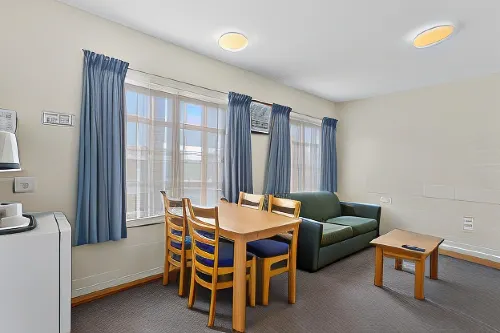 Martin Cash Motel Photos