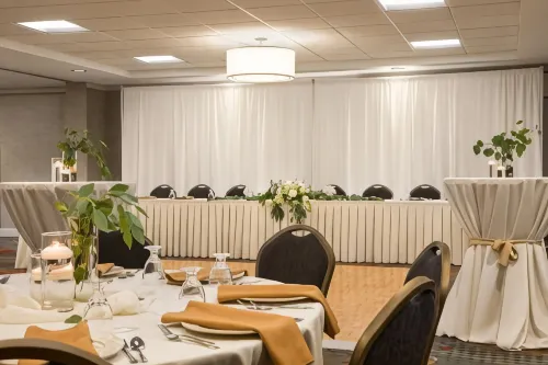 Holiday Inn & Suites Council Bluffs-I-29 Business Photos