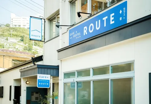 Route - Cafe and Petit Hostel Exterior Photos