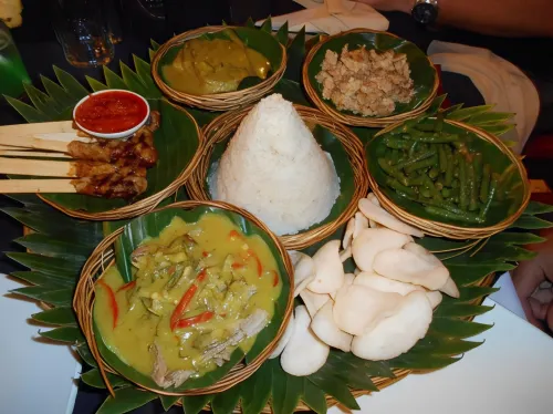 Bali Wirasana Inn Dining Photos
