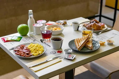 B&B Hotel Cremona Dining Photos